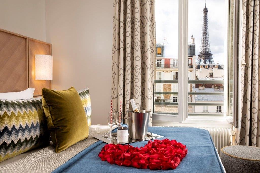 Hotel Les Jardins d'Eiffel | Stay couple room Eiffel Tower view